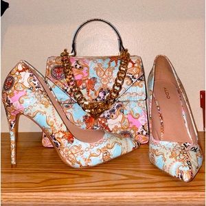Heel pumps with matching handbag